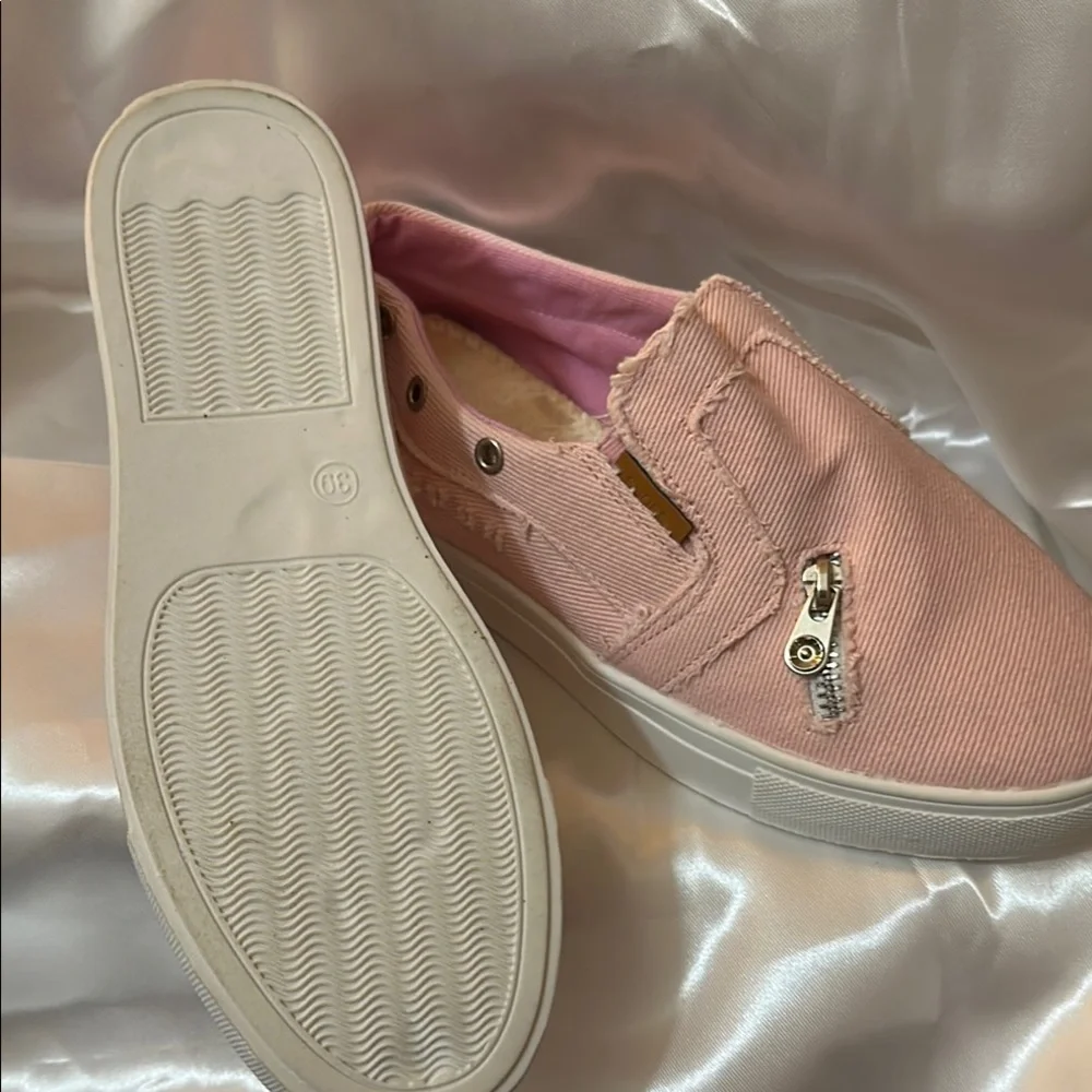 NWOT PINK SLIP ON SNEAKERS! - Picture 8 of 10
